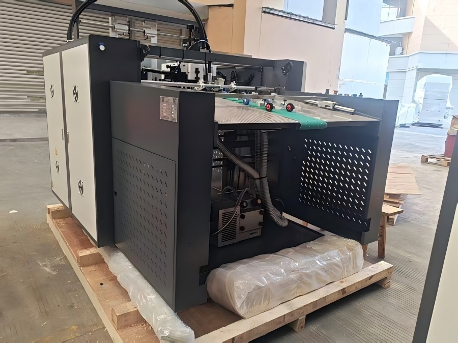 Az új Star YFMD-1050 automata nagy sebességű laminálógépet hamarosan szállítják Brazíliába!