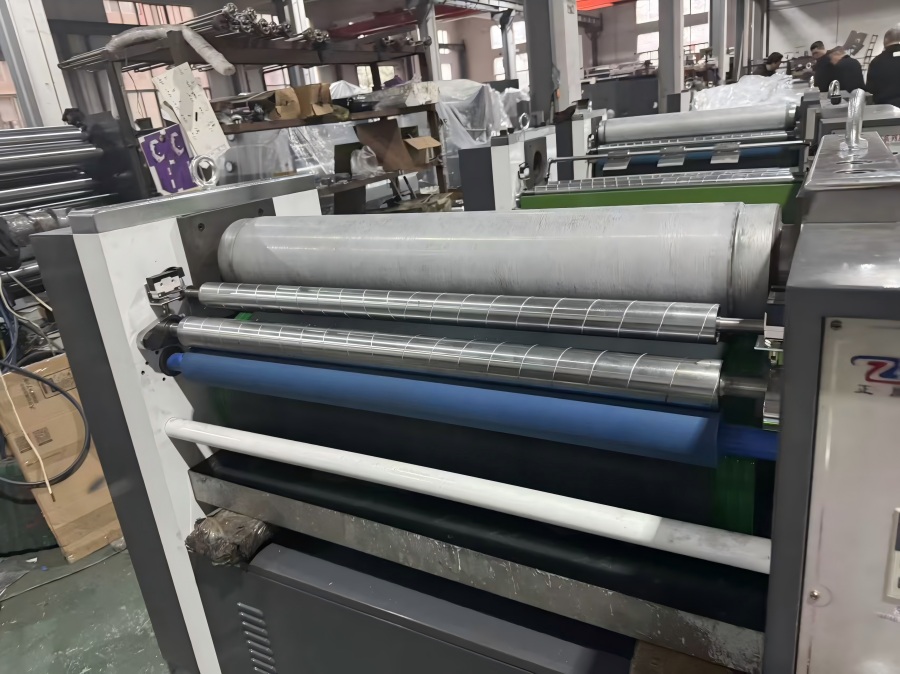 Az ÚJ STAR YF-920C ipari minőségű dombornyomó gépe gyártás alatt!